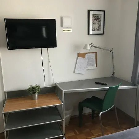 Apartment Apartmenthaus Zentrum Komfort Mit Miniküchen Verschiedener Größen