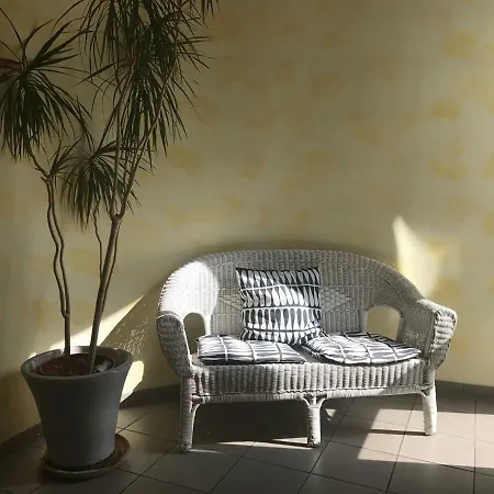Apartmenthaus Zentrum Komfort Mit Miniküchen Verschiedener Größen Apartment