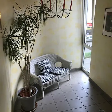 Apartment Apartmenthaus Zentrum Komfort Mit Miniküchen Verschiedener Größen *